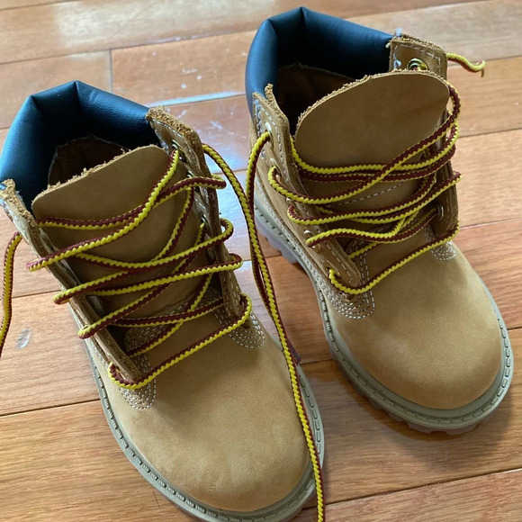 New little kids Timberlands - Picture 2 of 4